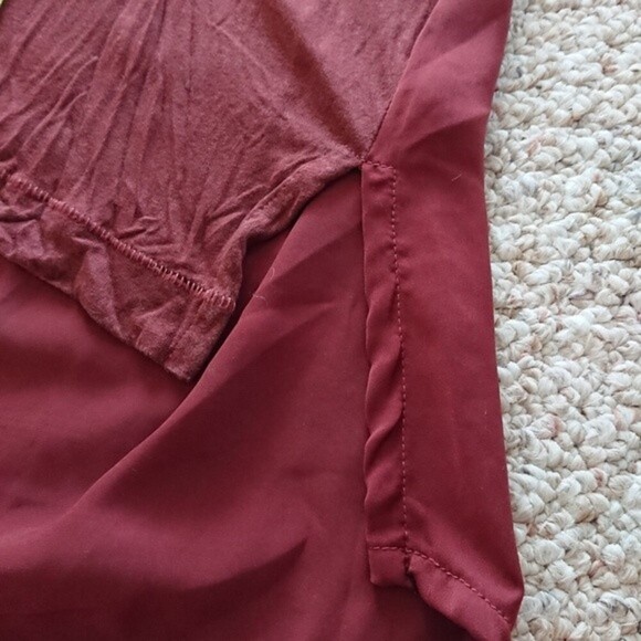 H&M Sleeveless High-Low Top with Front Pocket - wine color size 6 - Picture 9 of 9